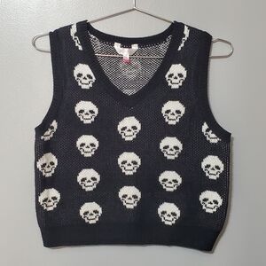 No Boundaries Black and White Knit Sweater Vest Skulls Womens Size 11/13